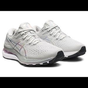 ASICS Gel Kayano, Women Size 8, Barely Worn